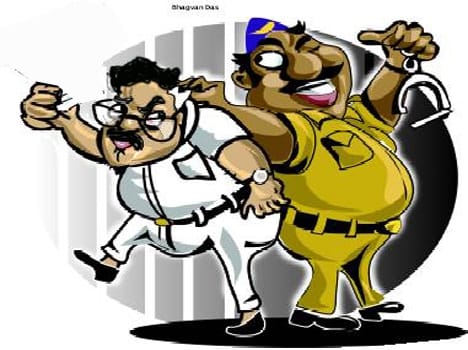 bogus vigilance officer arrested in Kaifiyat Express 